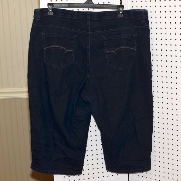 Plus Size 24W Faded Glory Super Dark Wash Denim Relaxed Fit Capri Jeans - Picture 7 of 10